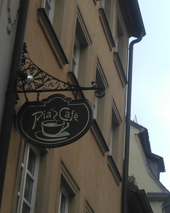 Pias Café